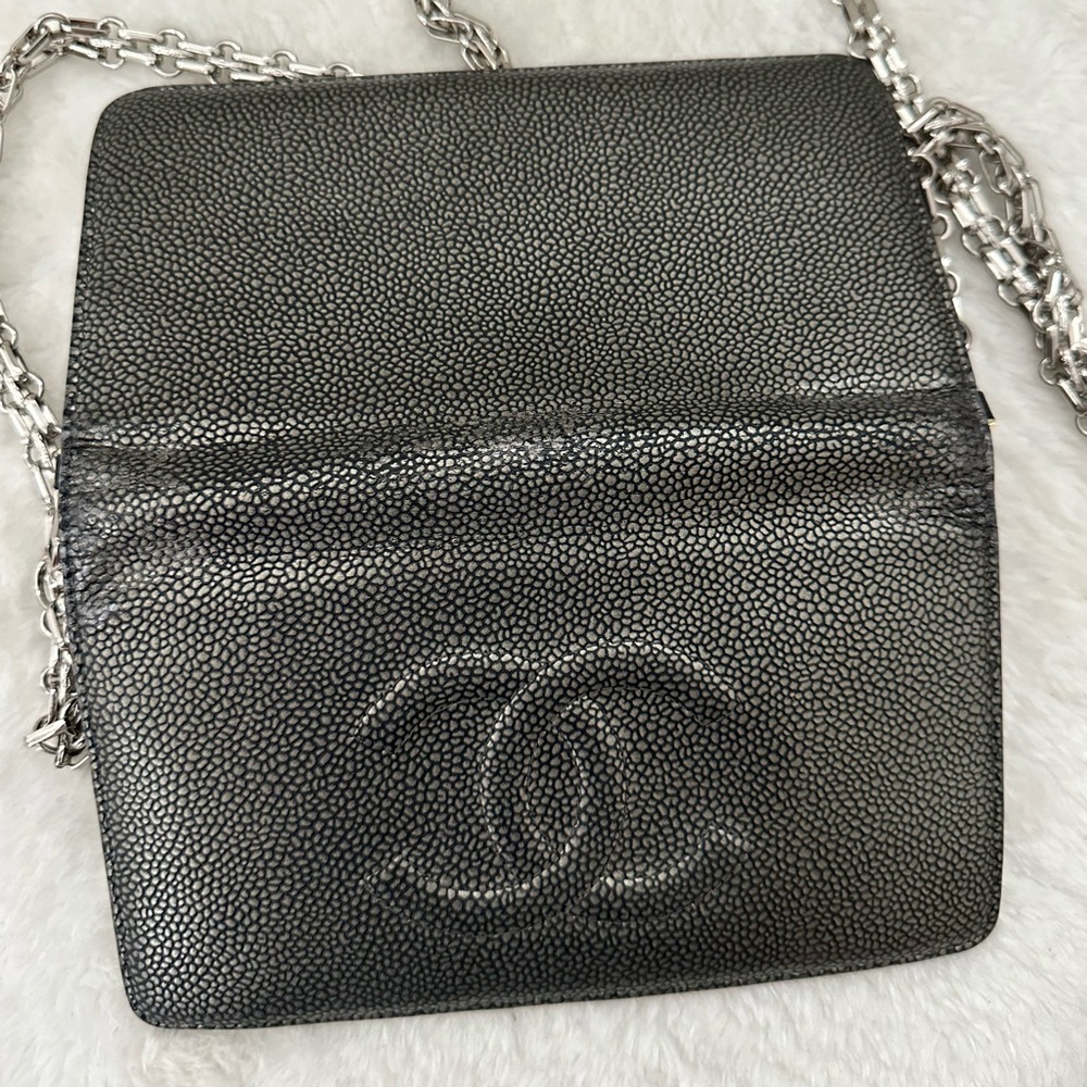 CHANEL Textured Black Crossbody Bag with Silver Chain - Picture 3 of 14